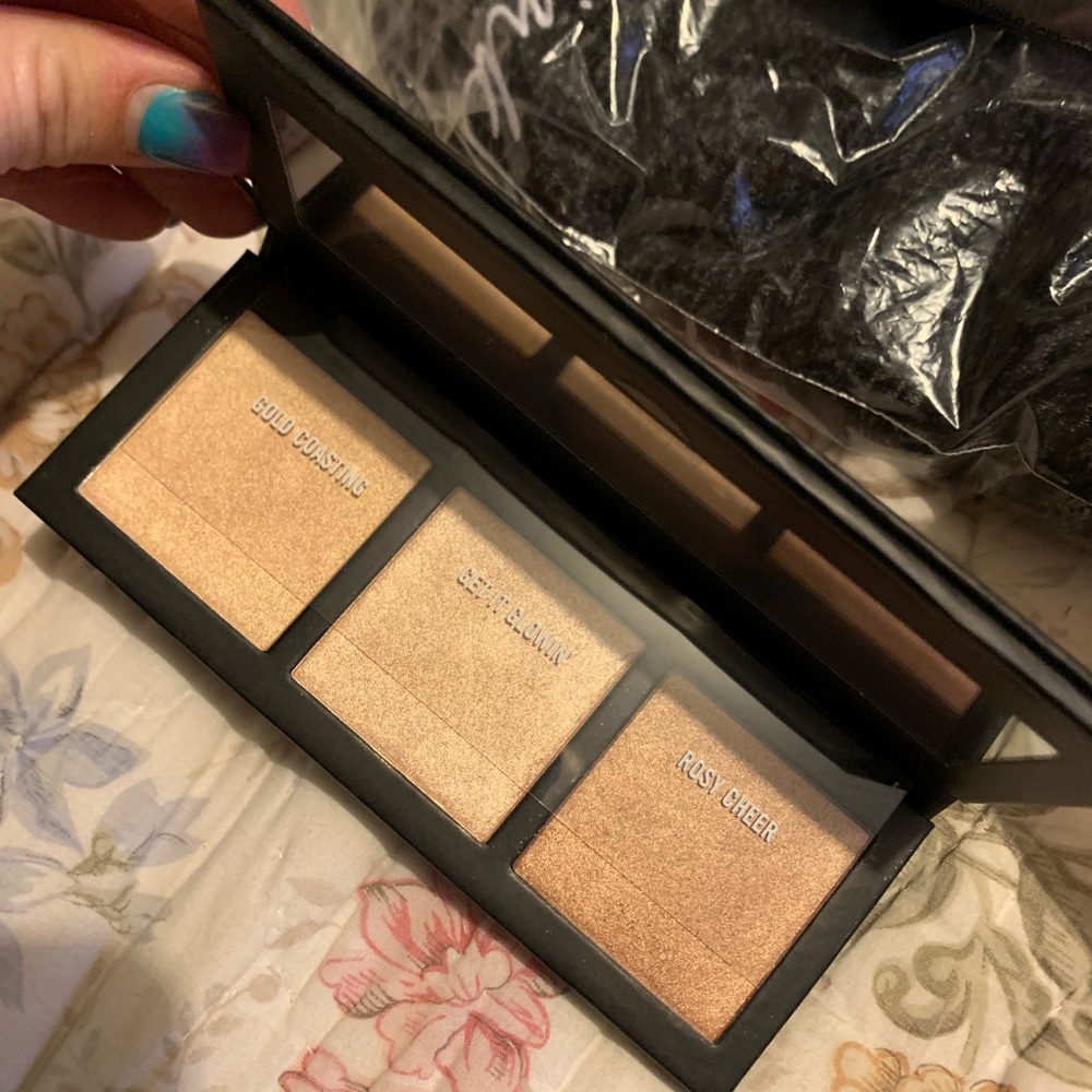 MAC hyper glow